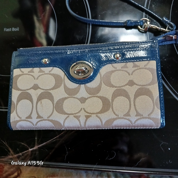 🌼🐎 Coach tan & blue wallet/Wristlet - Picture 9 of 13